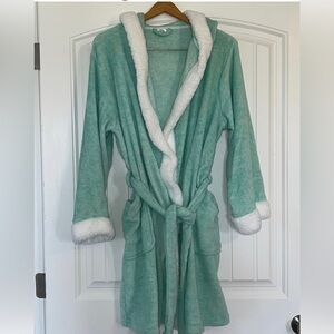 Ulta Beaty Plush hooded belted Robe  Large X Large